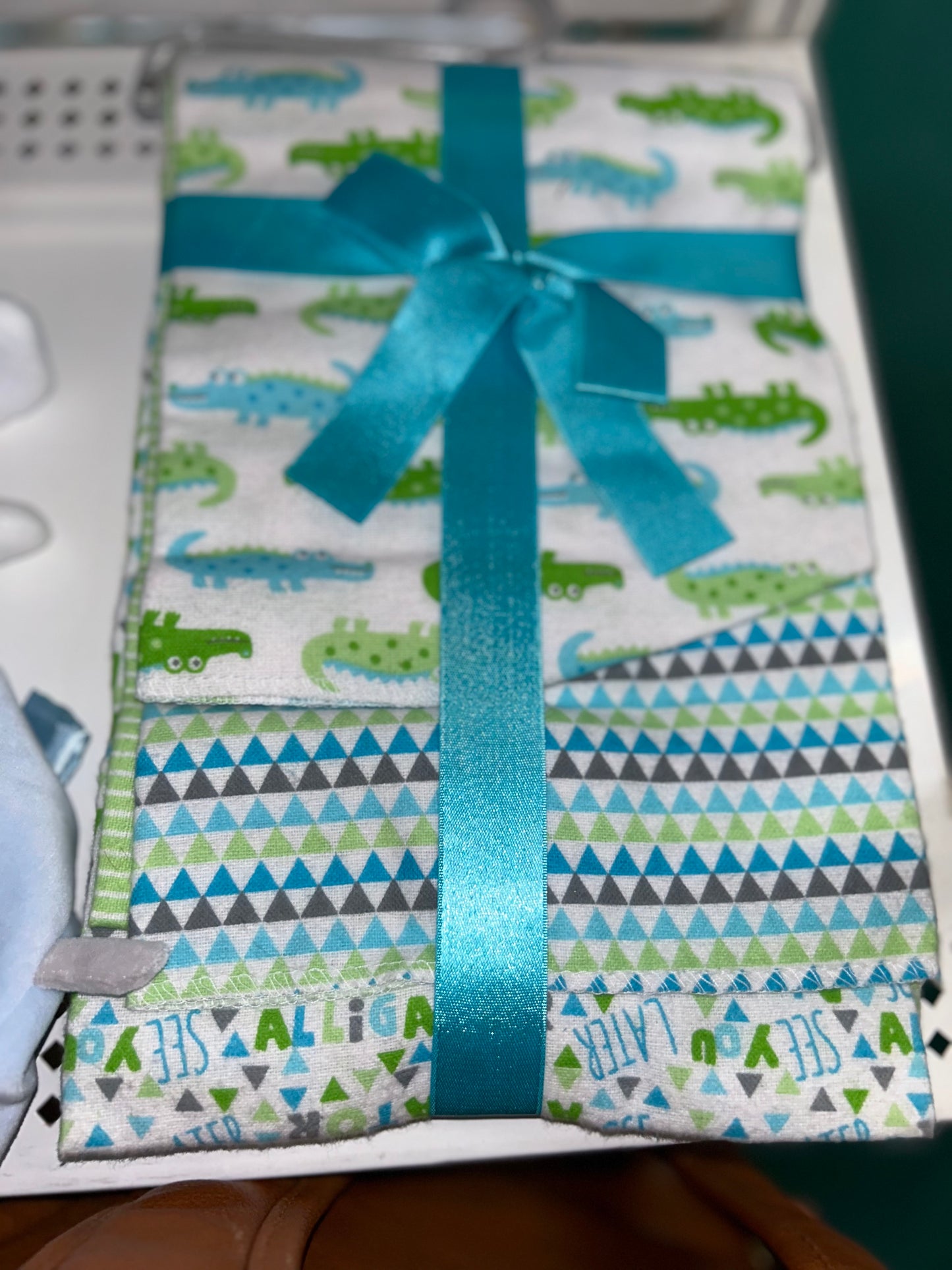 Aligator swaddle blanket set