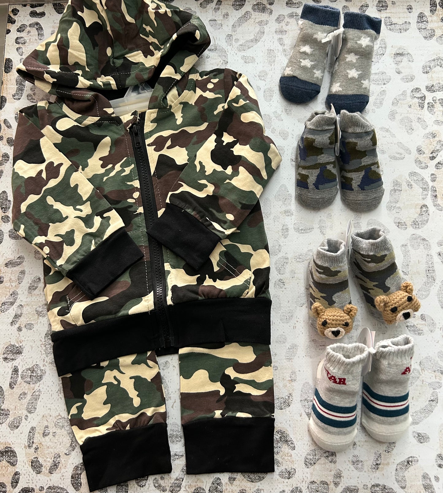 Camo outfit & socks - Cummings Baby