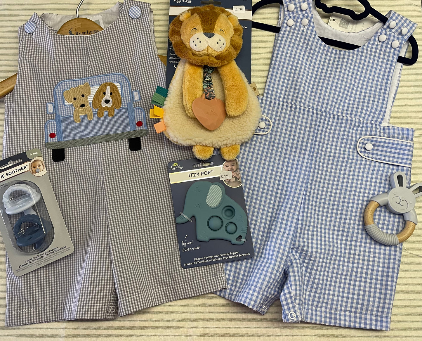 Overalls, teeters, pacifiers - Swanger Baby